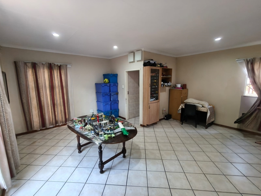 To Let 4 Bedroom Property for Rent in Cashan North West